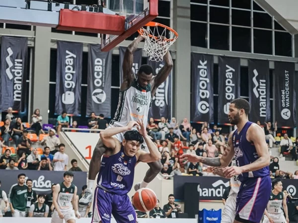 Pemain asing baru Borneo Hornbills, Nathanial Paul Grimes atau yang akrab disapa Nate Grimes dijatuhi hukuman skorsing tiga pertandingan. Hal ini konsekuensi atas tindakannya kepada Argus Sanyudy