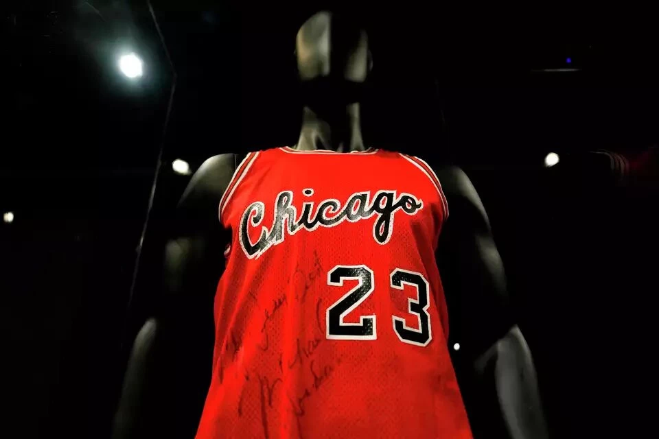 Jersei Pertama Michael Jordan Terjual Di Bawah Perkiraan