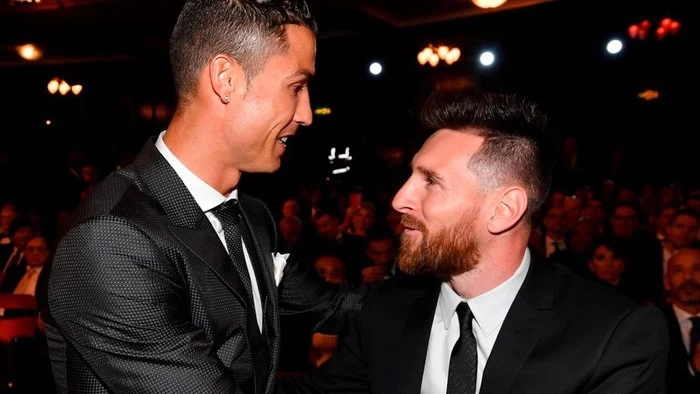Kans Lionel Messi dan Cristiano Ronaldo Jadi Rekan Setim di Musim Panas  Baca artikel sepakbola, "Kans Lionel Messi dan Cristiano Ronaldo Jadi Rekan Setim di Musim Panas" selengkapnya https://sport.detik.com/sepakbola/bola-dunia/d-7845916/kans-lionel-mess