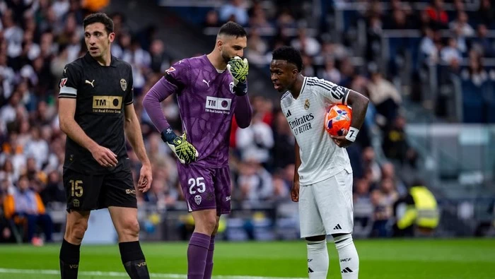 Mamardashvili Tagih Duit Taruhan ke Vinicius Usai Gagalkan Penaltinya