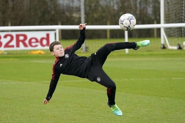 The Next Wazza yang Istimewa! Kai Wayne Rooney Lagi-Lagi Cetak Gol Indah di Tim MU U-17