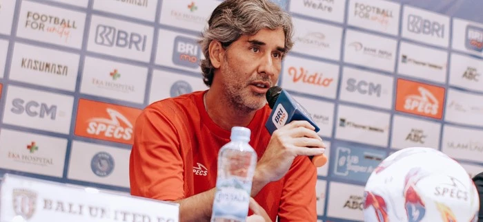 Teco Jawab Rumor soal Gabung Persija atau Persebaya Musim Depan  