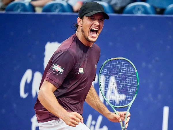 Turun Di Umag, Luciano Darderi Kembali Naik Podium Juara