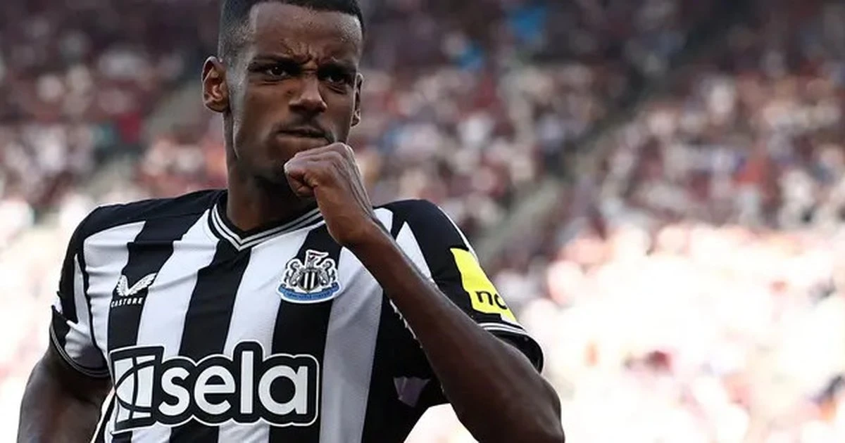 'Lini Depan Liverpool Terlalu Berlebihan kalau Isak Gabung'