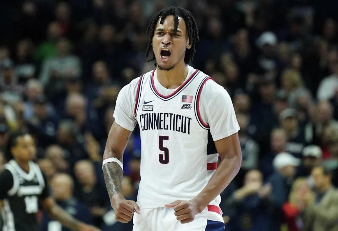 University of Connecticut Cetak Sejarah Melalui Stephon Castle dan Paige Buecker