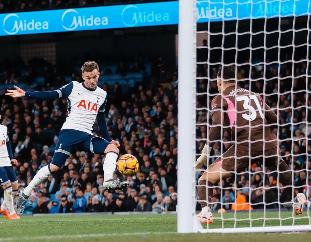 Manchester City Pimpin Tottenham 2-0 di Paruh Pertama