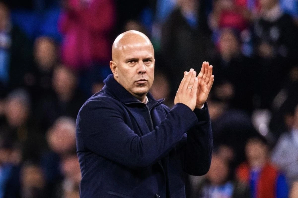 Arne Slot Sebut Gaya Bermain Lebih Penting dari Trofi? Kritik Keras Langsung Mengalir