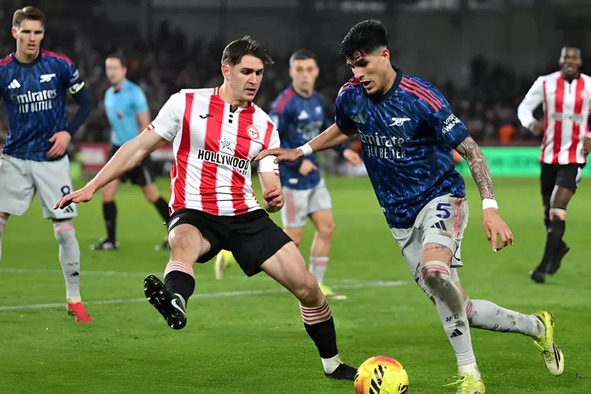 David Raya Tenang Meski Selisih Arsenal dan Man City Kian Tipis