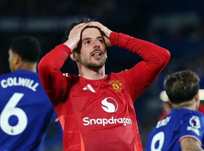 Manchester United dilaporkan siap membuka pintu keluar bagi Mason Mount pada bursa transfer musim panas mendatang. Padahal saat direkrut dari Chelsea pada 2023, Mount digadang-gadang menjadi motor baru lini tengah Setan Merah.  MU menggelontorkan dana 55 